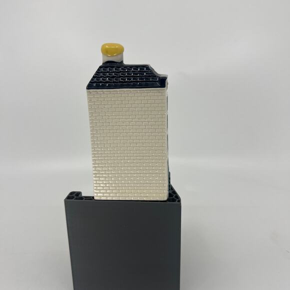 KLM Blue Delft House #57 2012 - No Alcohol - Picture 4 of 5